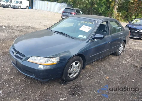 1998 Honda Accord Ex z USA, uszkodzony, nr VIN 1HGCG6677WA149722
